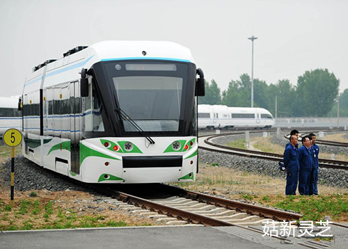 世界首列氢燃料混合动力有轨电车在唐山下线